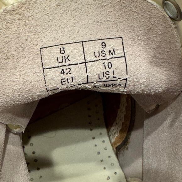 Hardly worn cream dr martens - Picture 3 of 5